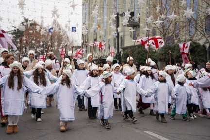 შობის ბრწყინვალე დღესასწაული, ალილოს მსვლელობა